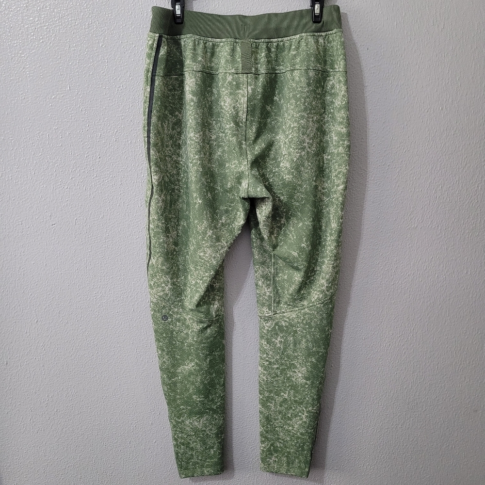 Lululemon Textured Tech Pants Size Medium - Picture 2 of 9
